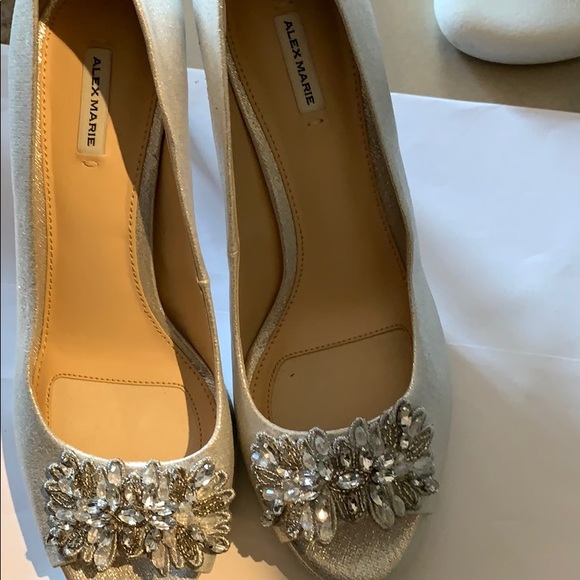 Shoe - Picture 4 of 4